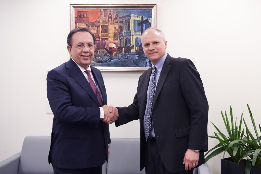 Valdez Albizu participa en las reuniones de primavera del FMI y BM
