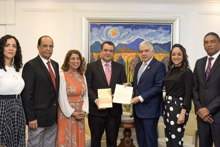 JCE deposita proyectos modificación Ley electoral y partidos.