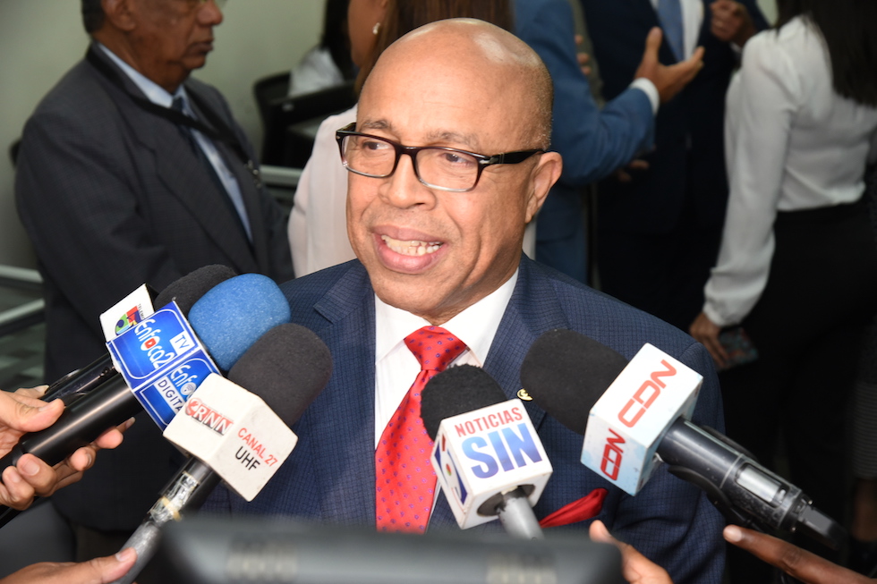 Alfredo Pacheco garantiza consenso con la JCE en proyectos electorales
