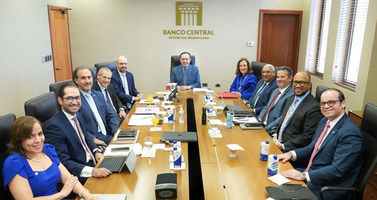 Gobernador Valdez Albizu recibió al nuevo jefe de misión del FMI para República Dominicana, Emilio Fernández-Corugedo.