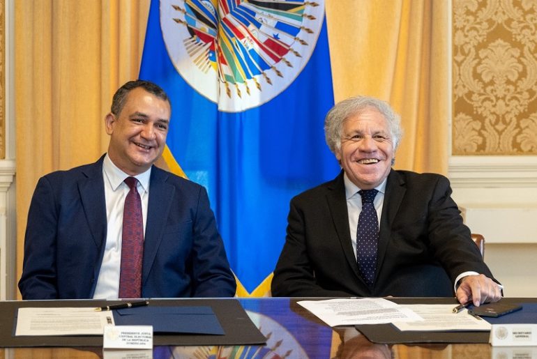 La Junta Central Electoral y la OEA firman convenio de cooperación técnica de cara al próximo proceso electoral.