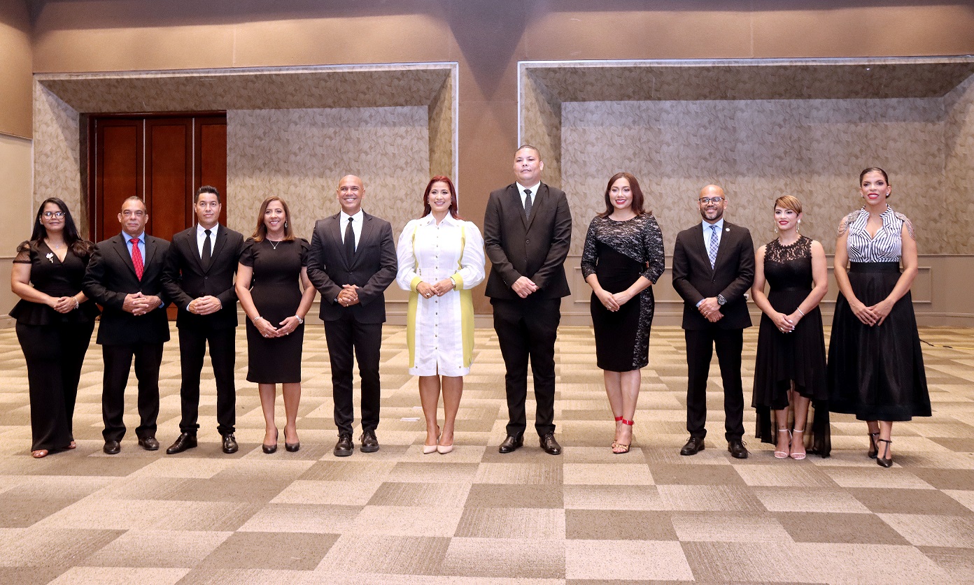Yenny Polanco asume presidencia de Adompretur Yenny Polanco Lovera, durante su juramentación como presidenta de Adompretur.