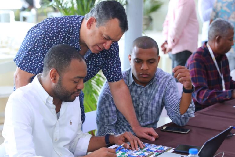 JCE y organizaciones políticas inician revisión de boletas para elecciones municipales 2024
