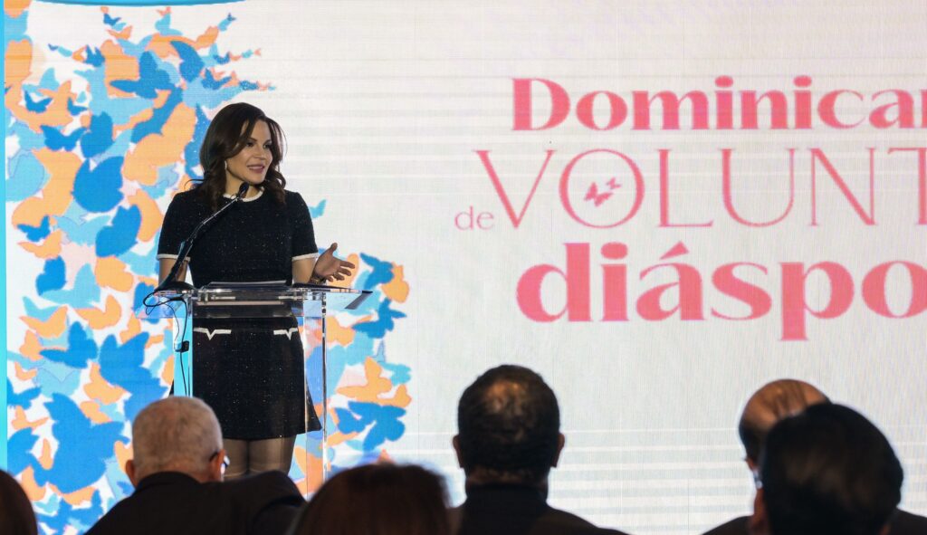 Voluntariado Banreservas publica en NY libro Dominicanas de Voluntad en la Diáspora Noelia García de Pereyra, presidenta del Voluntariado Banreservas, encabeza en Nueva York la presentación del libro “Dominicanas de Voluntad en la Diáspora”.