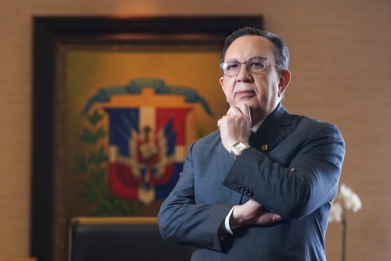 Héctor Valdez, Gobernador Banco Central.