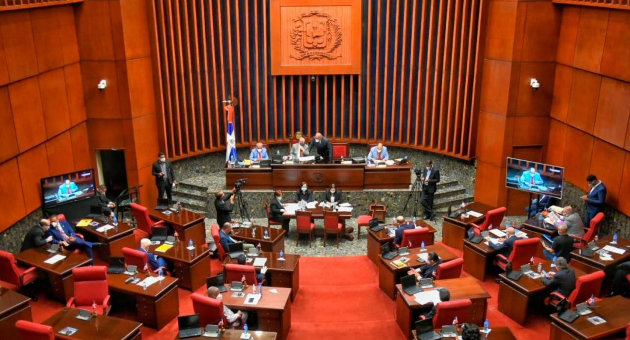 Senado aprueba proyecto de ley que fusiona ministerios de Hacienda y Economía proyecto