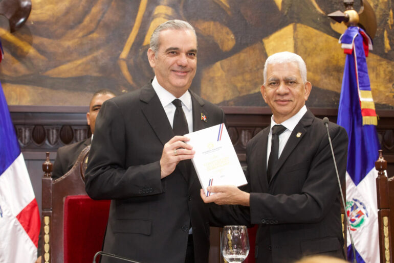 Constitución