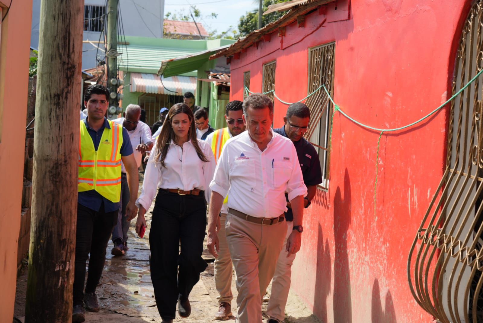 Ministro Ito Bisonó coordina inicio de proyecto habitacional en Montellano ito montellano