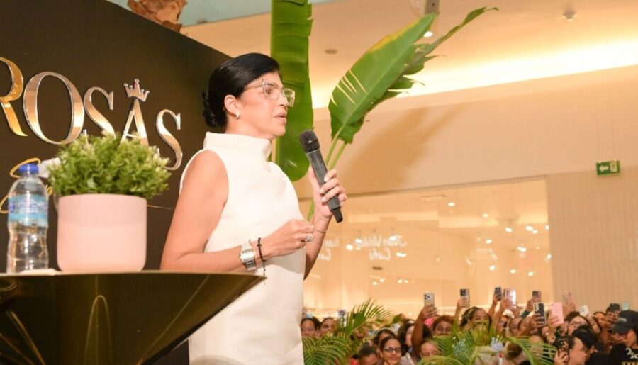 Ana Simó llena por completo Ágora Mall de mujeres “Poderosas”