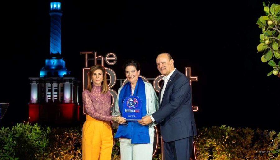 María Amalia León recibe el premio The Best of the Best como referente del arte y la cultura